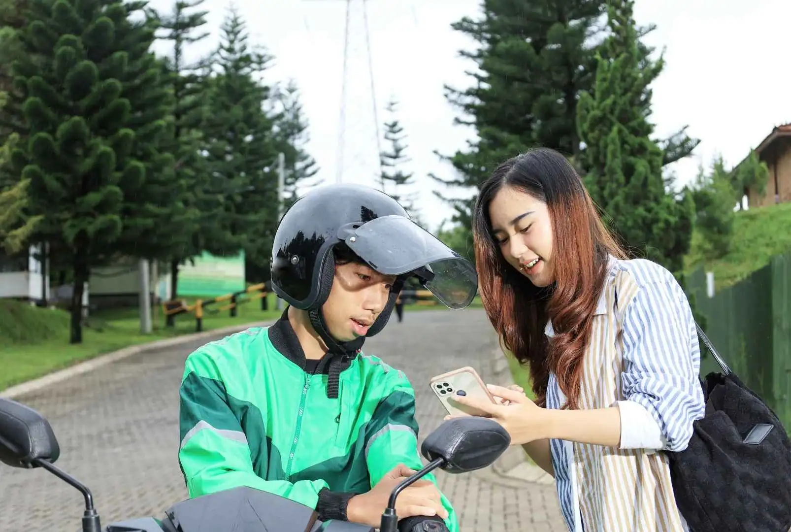 バイクタクシー