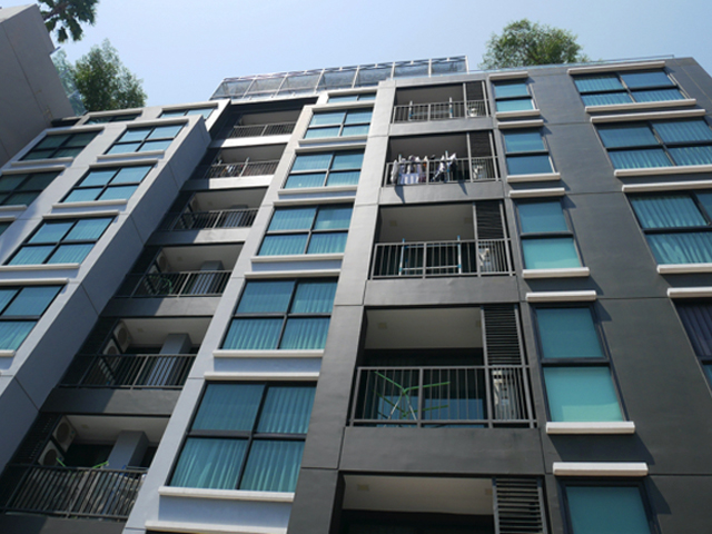 Upper Suites Sriracha